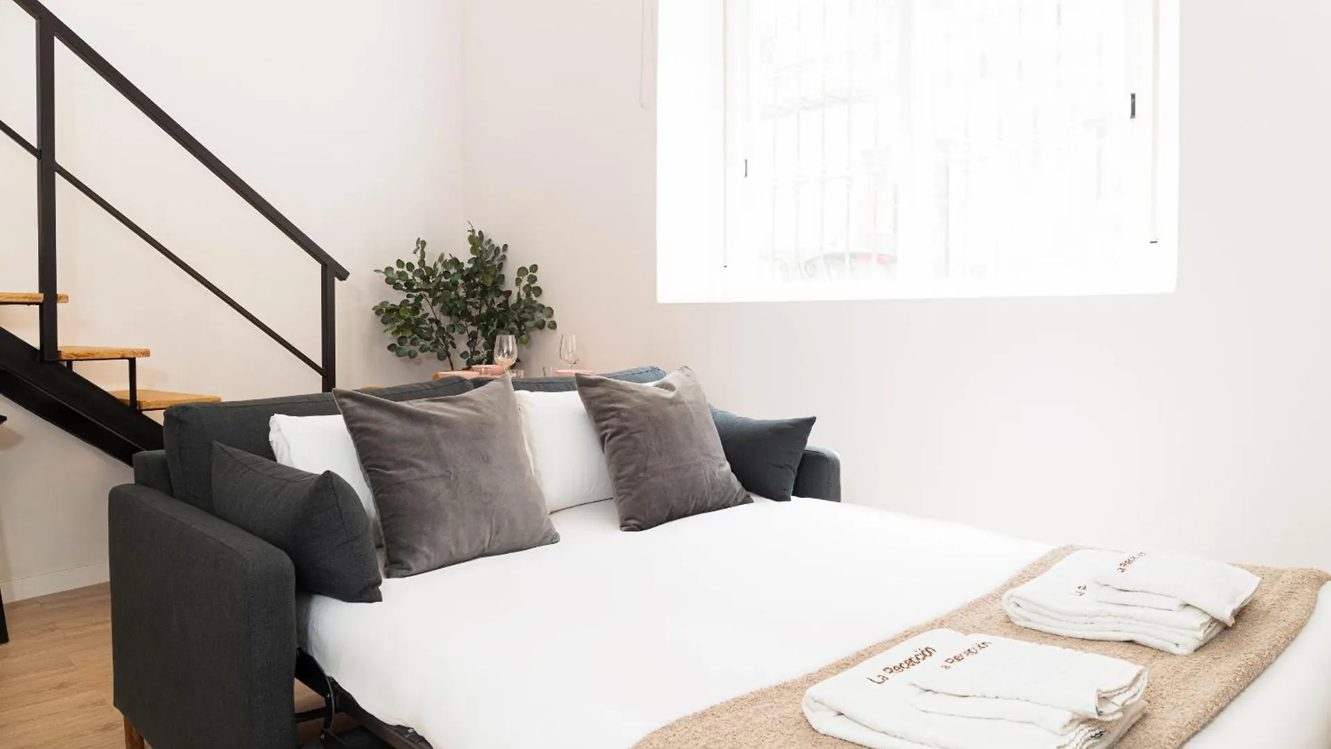 C06 Stylish Studio In Downtown Malaga Apartment