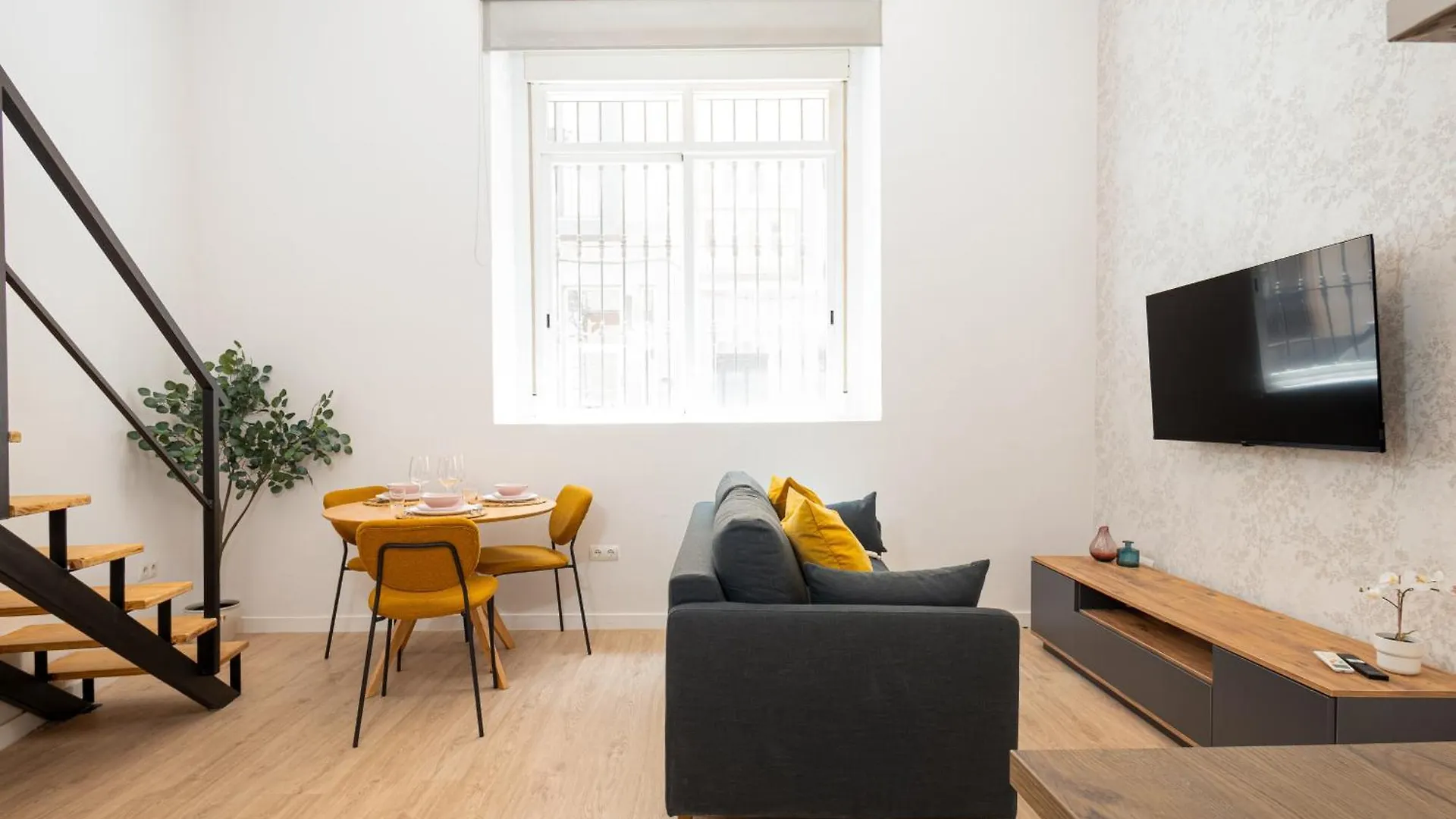 Apartment C06 Stylish Studio In Downtown Malaga Spain